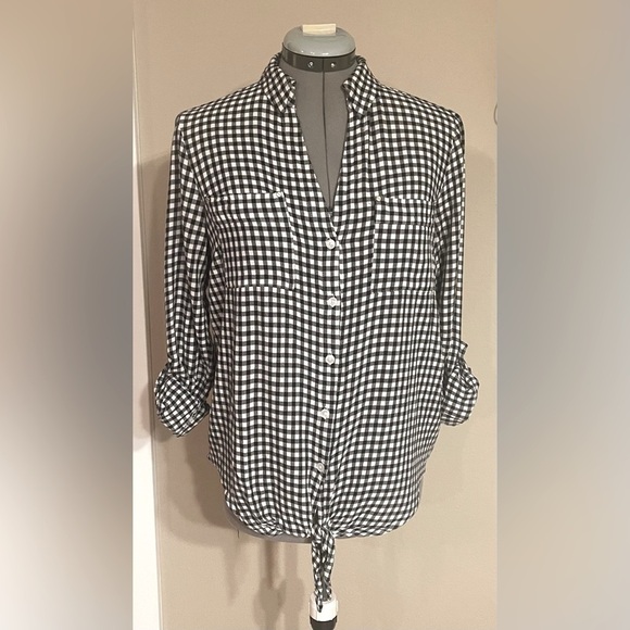 Jones New York Top Size M Gingham Tie Checkered Black V-neck roll sleeve - Picture 2 of 8